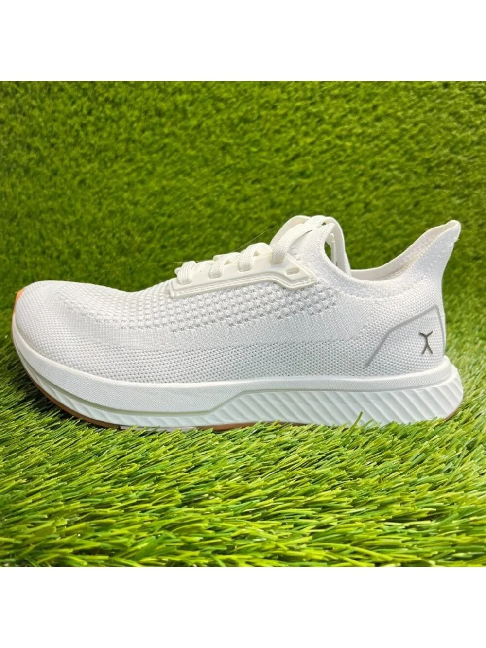 Flux Adapt Runner White Gum Womens Size 7.5 Running Athletic Walking Knit Shoes